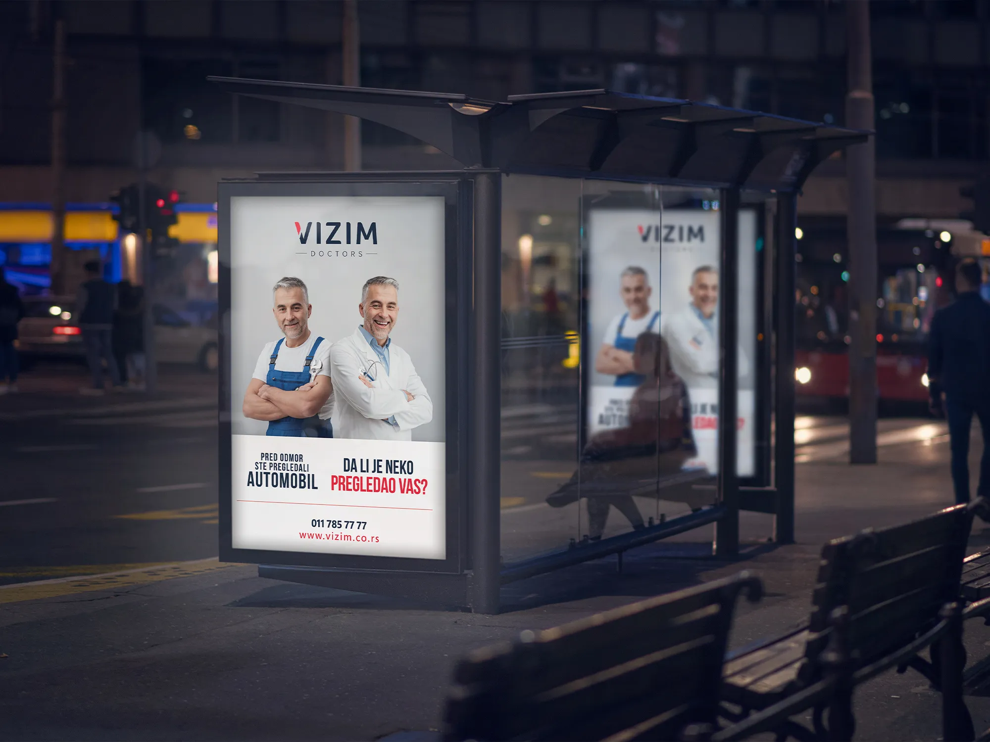 City light na autobuskoj stanici kao reklama za letnji sistematski pregled pred putovanje u Vizim doctors