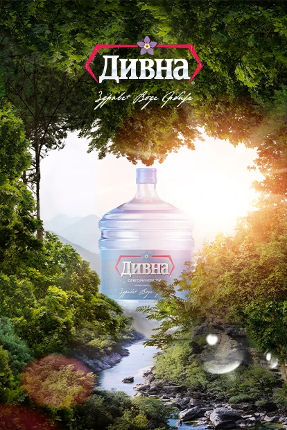 Fotografija izvora mineralne vode u okrilju drveća pri zalasku sunca i u centru pejzaža je Divna voda balon sa vodom