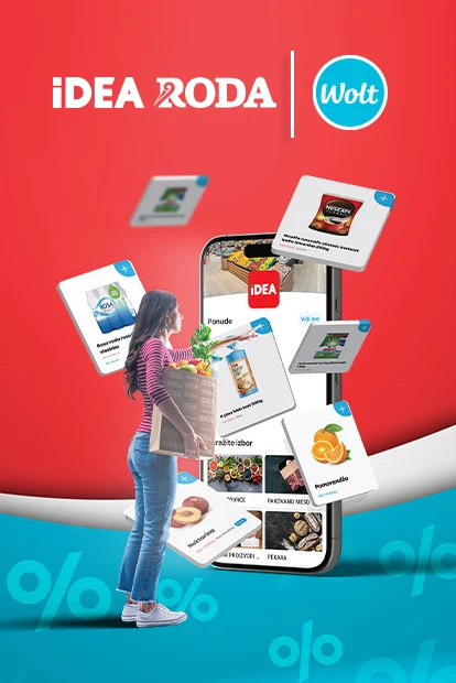 Mobilni telefon na čijem ekranu se vidi IDEA online prodavnica na Wolt aplikaciji, a devojka ispred telefona kupuje online