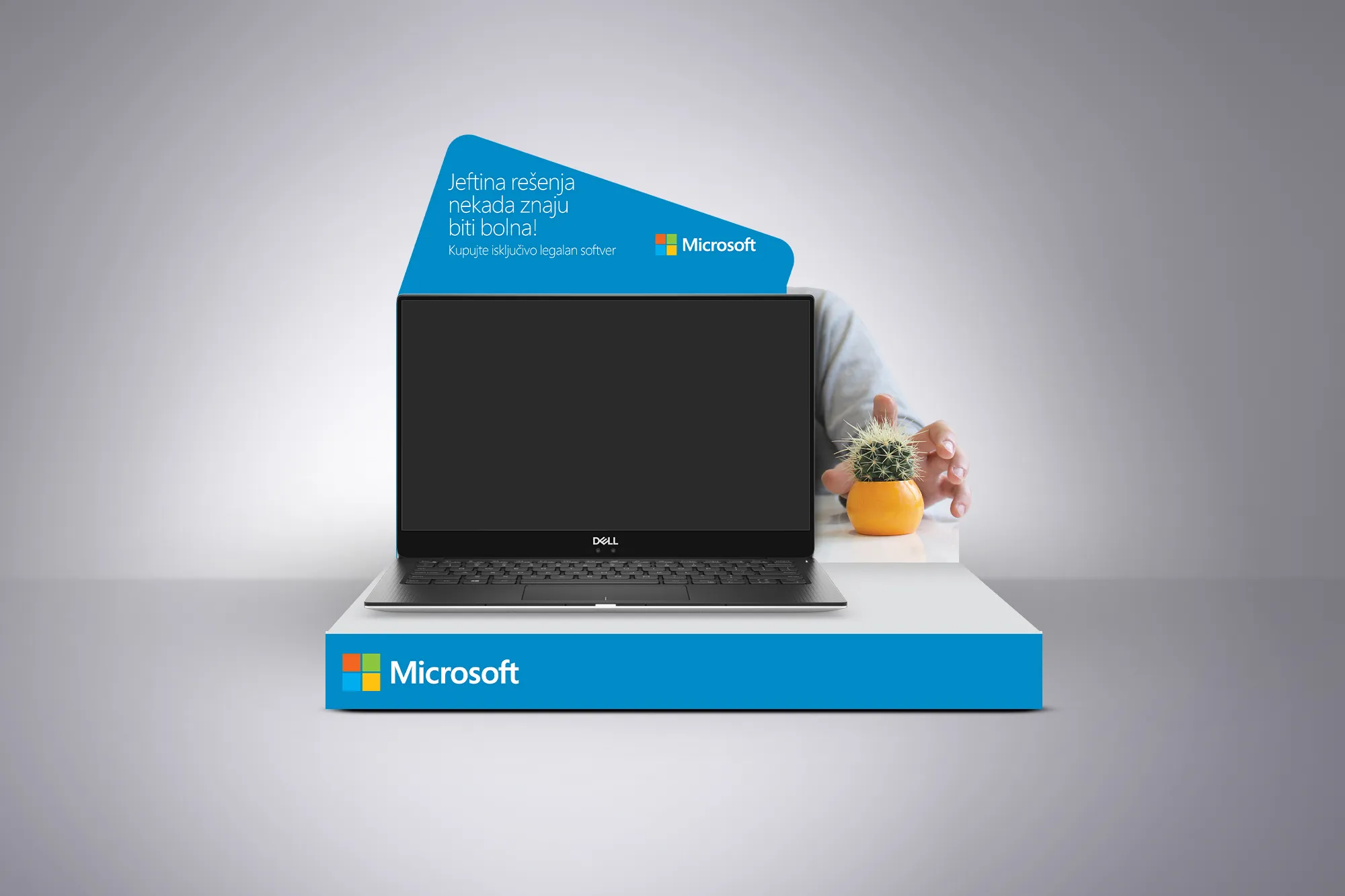 Prikaz POSM Microsoft anti-piracy kampanje: ekstenzija za monitor, postolje za laptop i kaktus u ulozi kompjuterskog miša